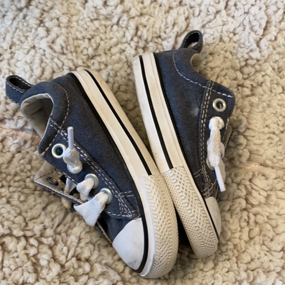 Toddler size 6 Blue Denim All-Star Converse Sneakers - Picture 6 of 8